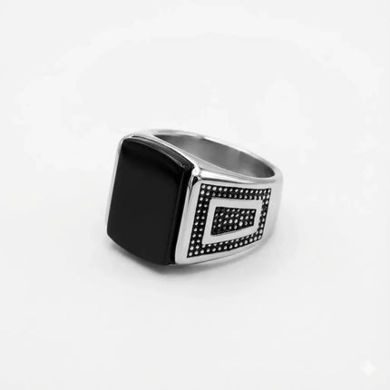 The Heritage Onyx Signet Ring – 925 Sterling Silver & Black Agate