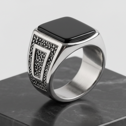 The Heritage Onyx Signet Ring – 925 Sterling Silver & Black Agate